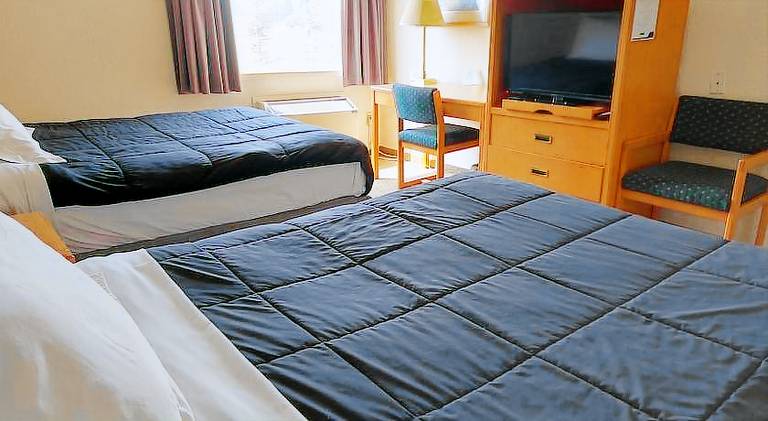 Tamarack Inn — photo 2