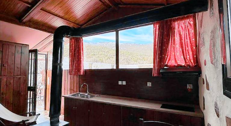 Chalet with patio | Pets are welcome — photo 2