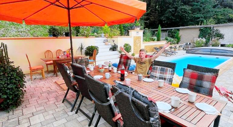 House with pool — photo 4