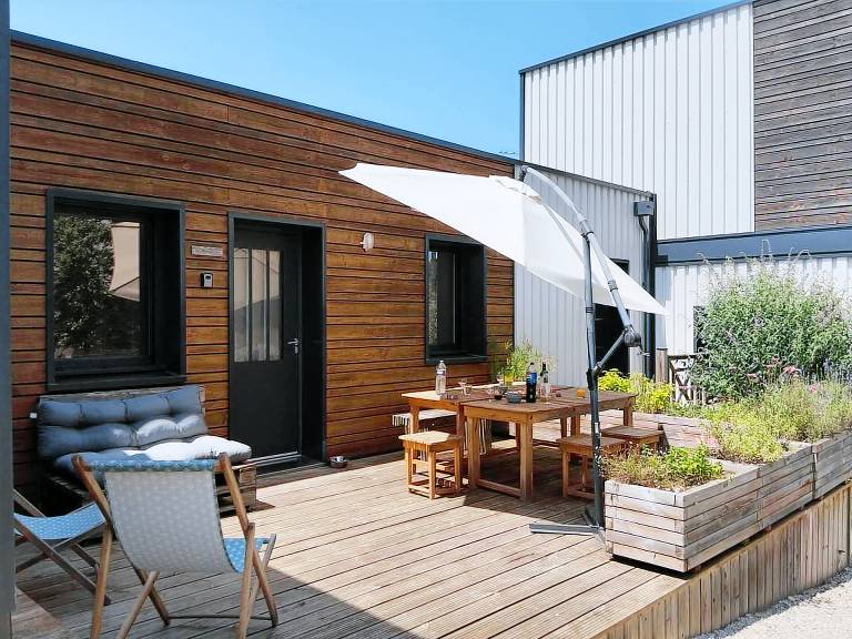 House with yard & grill — photo 3