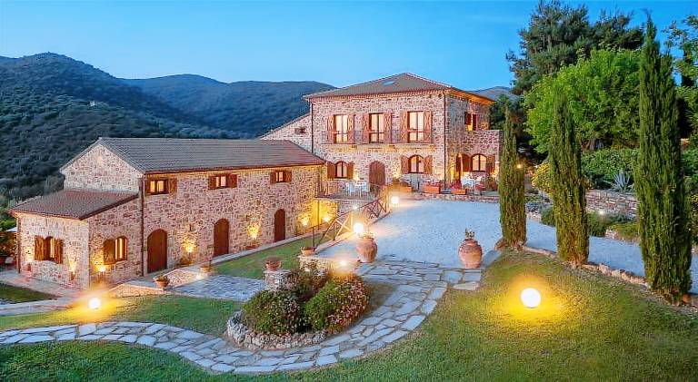 Child-friendly house with terrace & garden | Dogs allowed in Castellabate