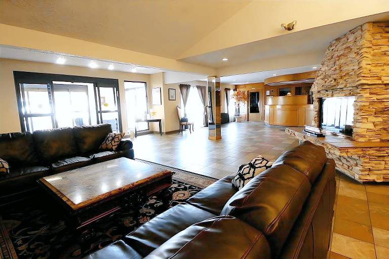 Medicine Hat Inn & Suites — photo 3