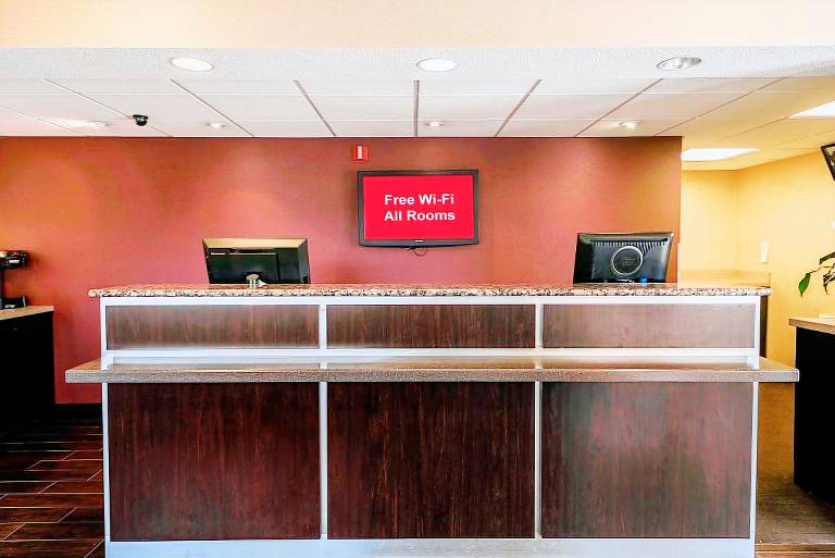 Red Roof Inn Rockford East – Casino District — photo 4