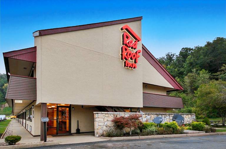 Red Roof Inn Charleston West - Hurricane, WV — photo 4