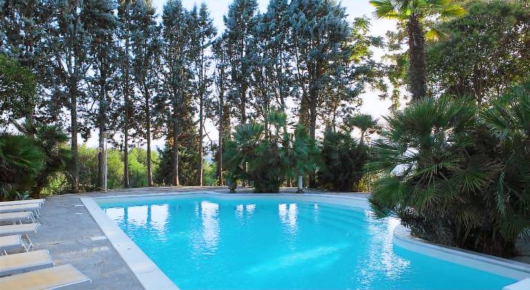 Child-friendly ample farm with patio, garden & pool | Dogs allowed — photo 3