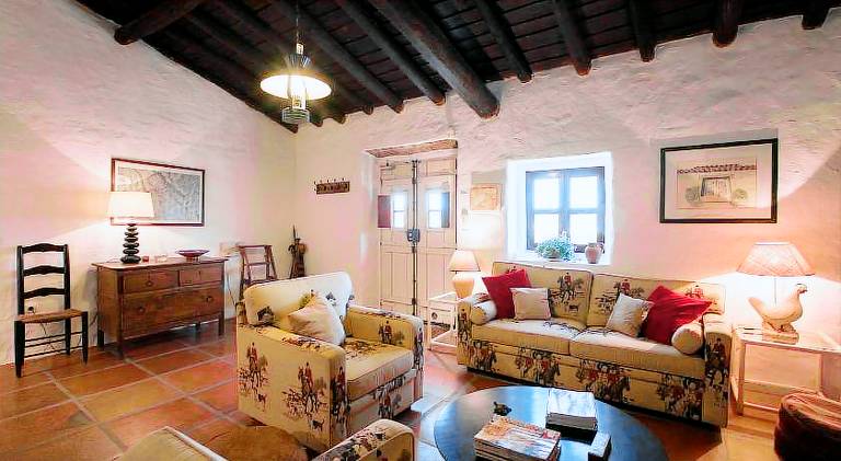 Fully equipped beautiful vacation home with barbecue, private pool & patio | Good for workation | Pet-friendly — photo 2