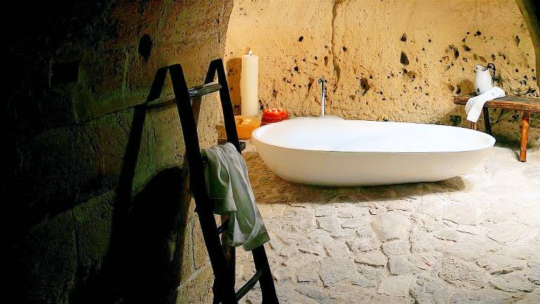 Family-Friendly Cave Suite Rental in Ancient Town of Basilicata Region, Italy — photo 5