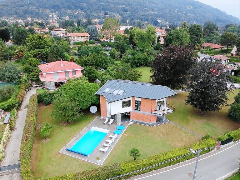 Villa with private pool, yard & barbecue — photo 3