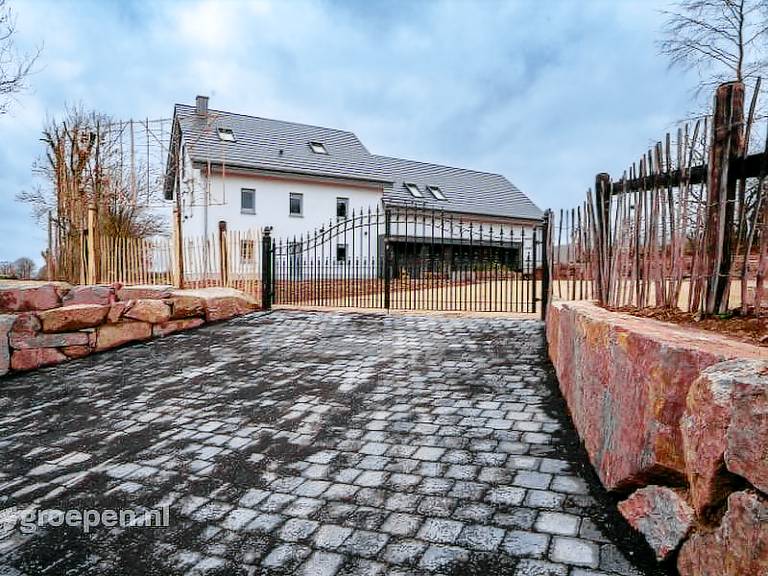 Vacation home with jacuzzi, sauna & yard in Liege