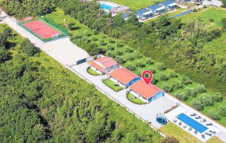 Pleasant house with yard, terrace & private pool | Pets allowed — photo 3