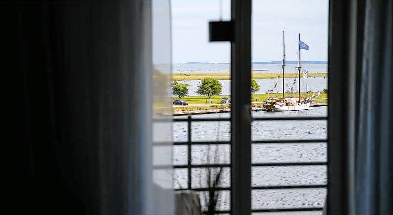 Lovely serviced apartment with sauna, patio & hot tub | Next to the beach | Good for workation | Pets allowed in Kuressaare