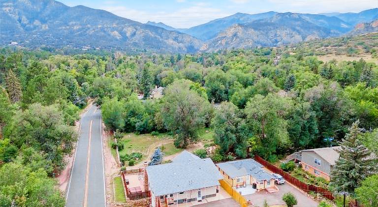 Vacation home with hot tub in Colorado Springs, CO