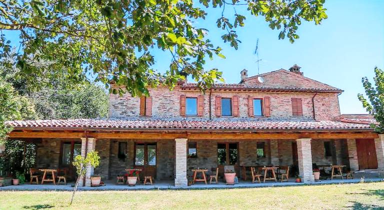 House with terrace & garden in Urbania