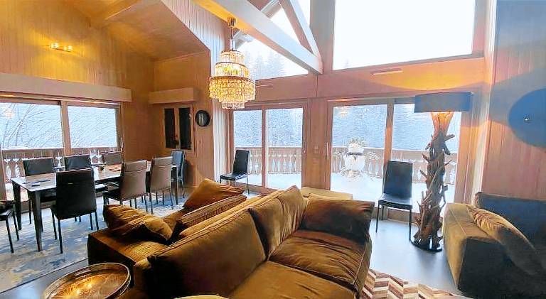 Chalet with 6 rooms for 12 persons in Les Gets