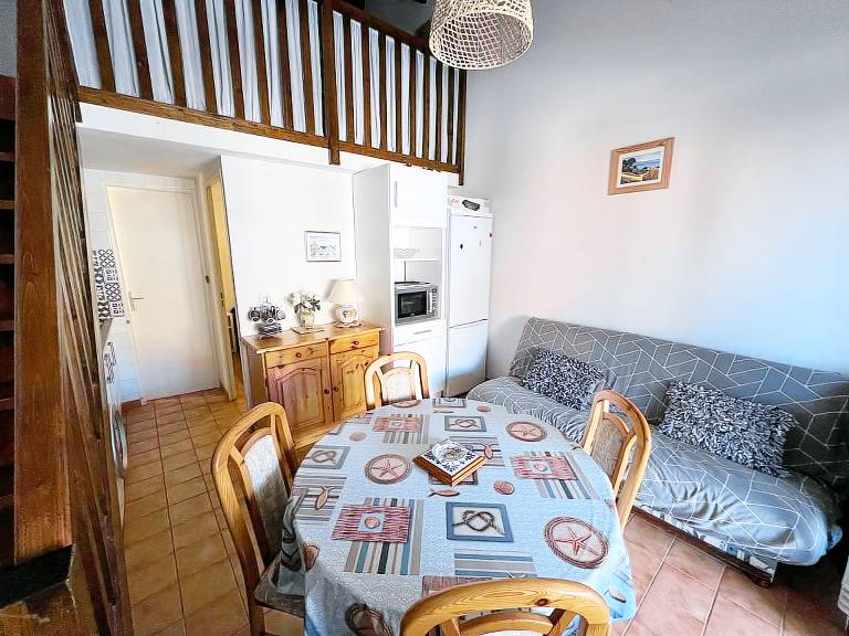 Charming 2-Bedroom Villa with Terrace, 6 Guests, Near Beach and Port, Fully Equipped! — photo 4