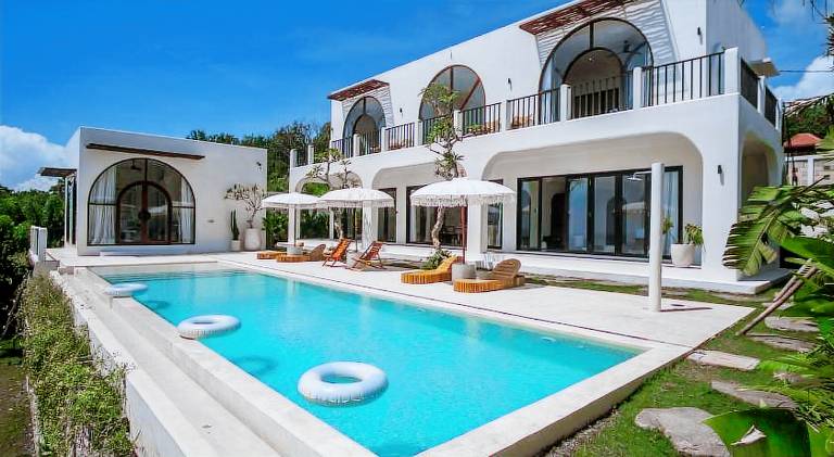 Beautiful villa with yard, patio & private pool | Dogs allowed in Penida Island