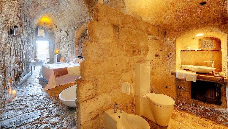 Inviting Luxury Vacation Rental in Ancient Town of Basilicata Region — photo 2