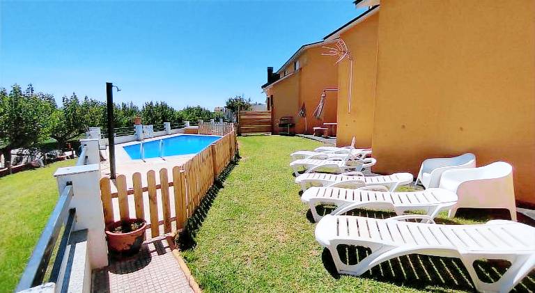 House with grill, pool & patio — photo 5