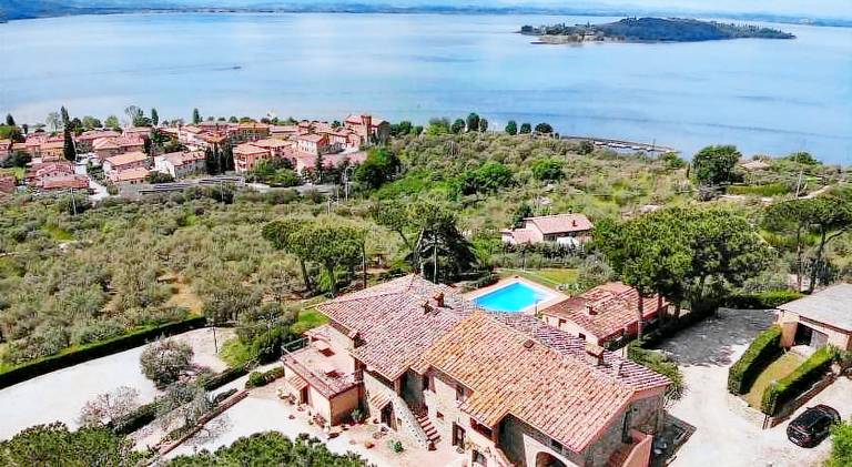 House with barbecue, terrace & garden | Good for workation in Magione
