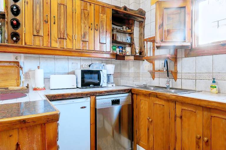 Fully equipped beautiful house with private pool, yard & patio | Nature view | Pets allowed — photo 4