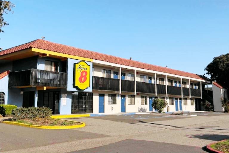 Super 8 by Wyndham Petaluma — photo 4