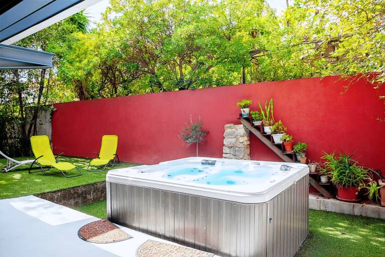 Villa “Dolce Vita” – Close to the Beach, Terraces, Jacuzzi & Wi-Fi in La Ciotat