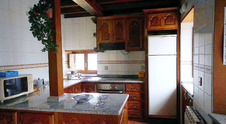 House with barbeque, yard & terrace — photo 3