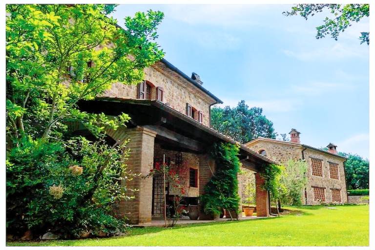 Villa with pool, grill & yard — photo 4