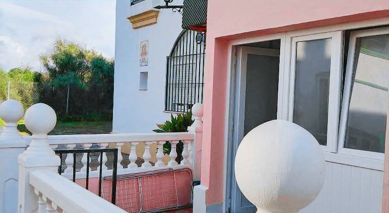 Rental apartment with patio & yard — photo 4