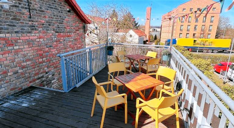 Serviced apartment with patio — photo 5