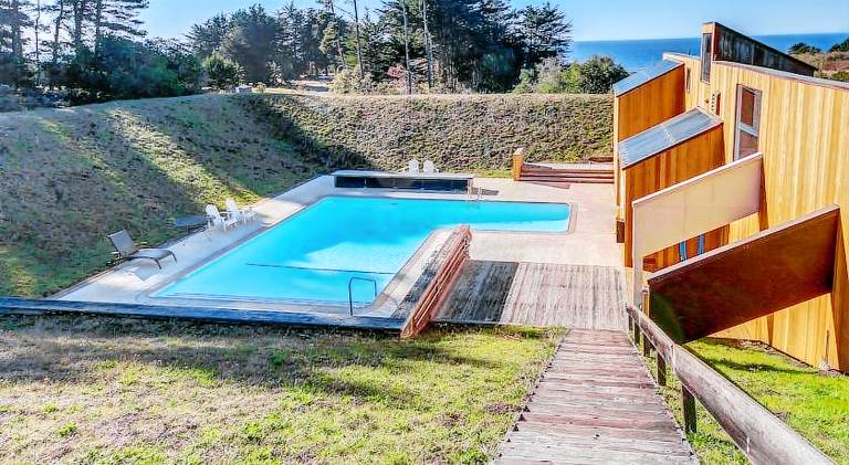 Pleasant vacation home with pool & hot tub | Next to the beach | Pets allowed — photo 5