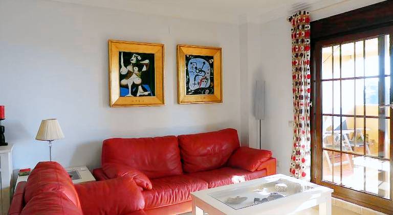 Apartment with pool — photo 2