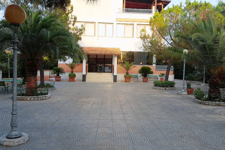 Bed & Breakfast  Trani