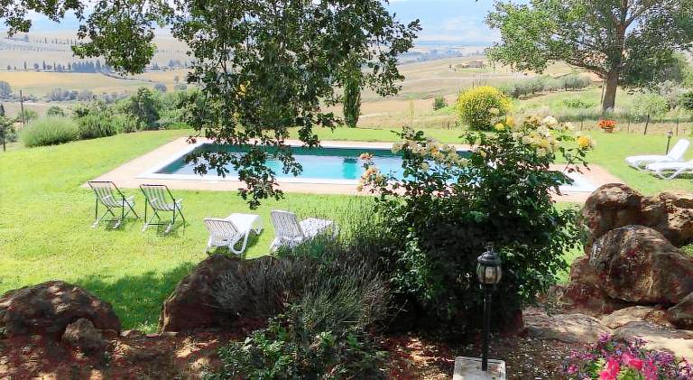 Villa with pool, patio & grill — photo 5