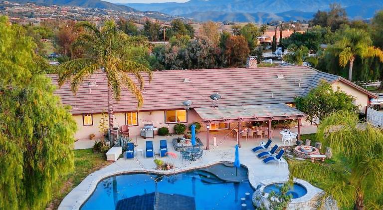Big vacation home with hot tub & pool | Pet-friendly in Temecula, CA