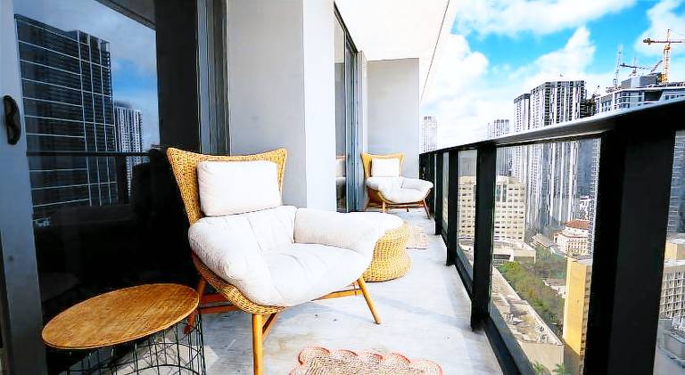 Nice apartment with hot tub & pool | Next to Bayside Marketplace | Dogs allowed — photo 4