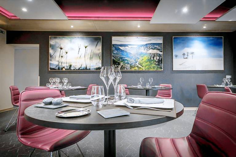 Logis Hotel Restaurant Les 2 Rives - A75, en bordure de riviere — photo 3