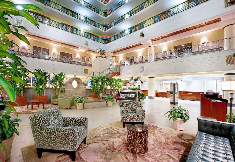 Embassy Suites by Hilton Indianapolis Downtown — photo 3