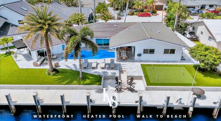 Villa Azul Coastal Oasis 5 Min Walk to Beach and Waterfront in Fort Lauderdale, FL