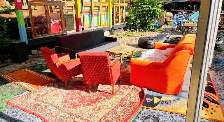 House with barbeque, garden & patio — photo 3