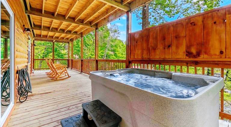 House with hot tub & pool — photo 2