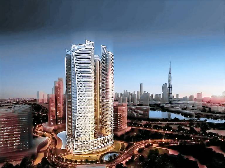 Apartment with yard, patio & hot tub in Dubai