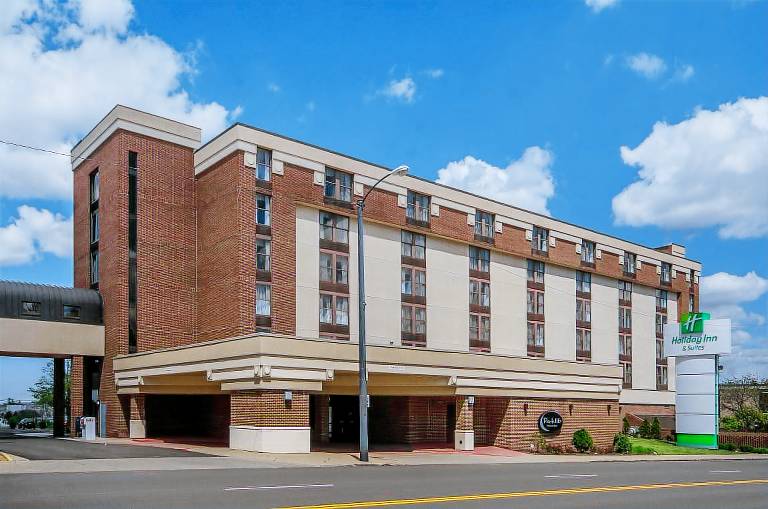 Quality Inn & Suites Downtown Mansfield — photo 5