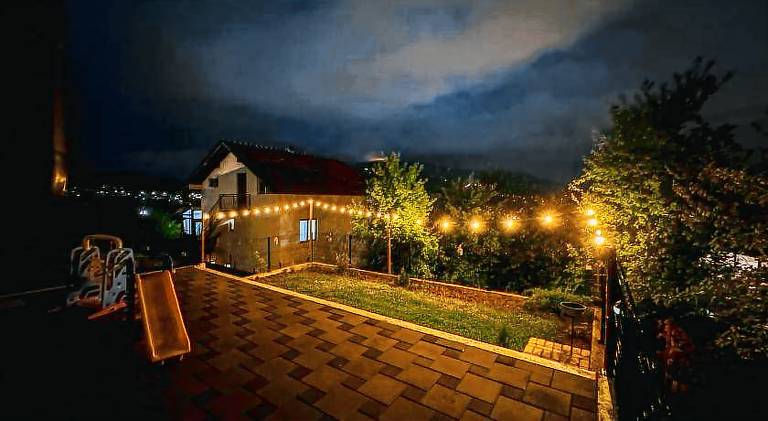 Holiday apartment with patio, barbecue & garden — photo 5