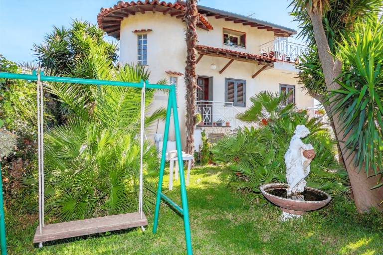 Apartment with garden, patio & private pool | Garden view — photo 4