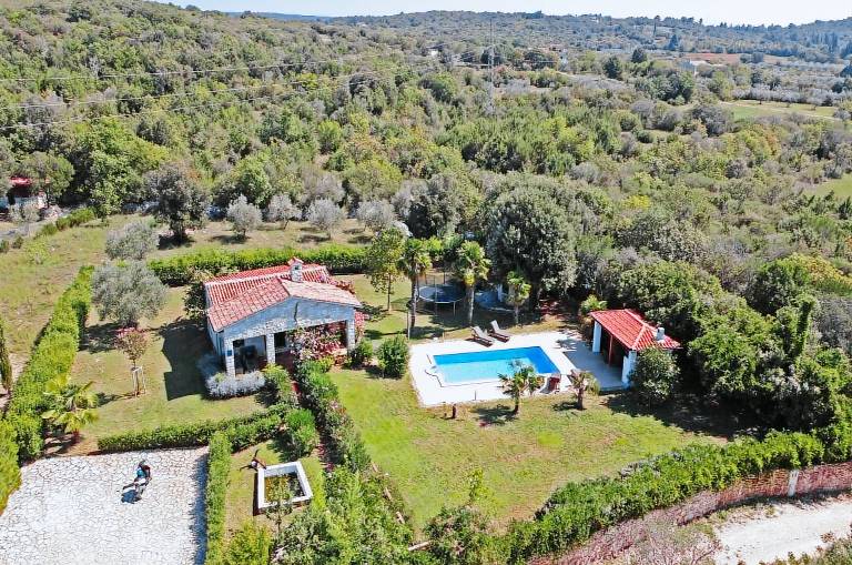 Villa with pool, grill & yard | Pool view — photo 3