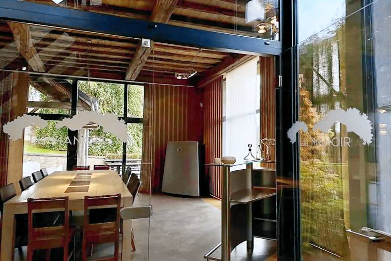 Villa with yard & patio | Dogs allowed — photo 5