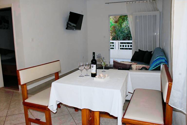 Fully equipped holiday apartment with garden, patio & barbecue | Sea view | Close to the beach | Pet-friendly — photo 2