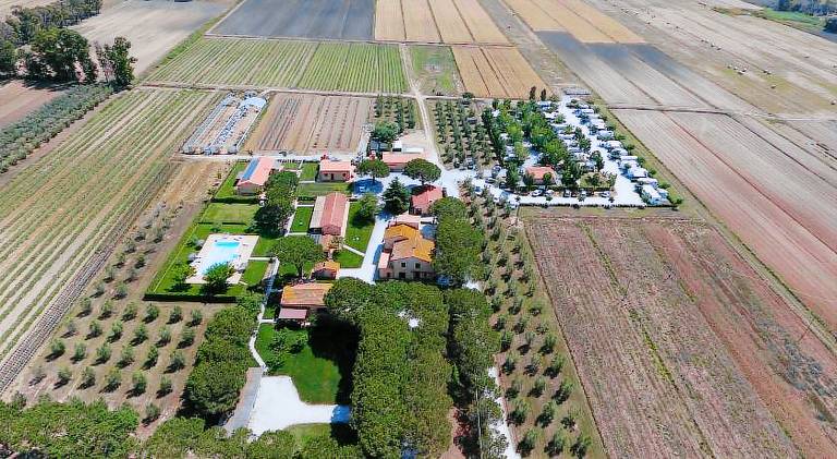 Farm with yard, terrace & pool in Piombino