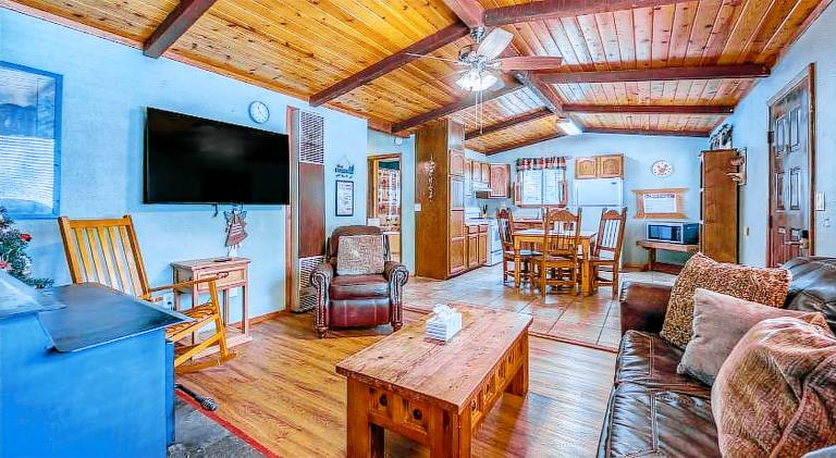 Roadrunner - Cozy Cabin - Whirlpool and Hot Tub — photo 2
